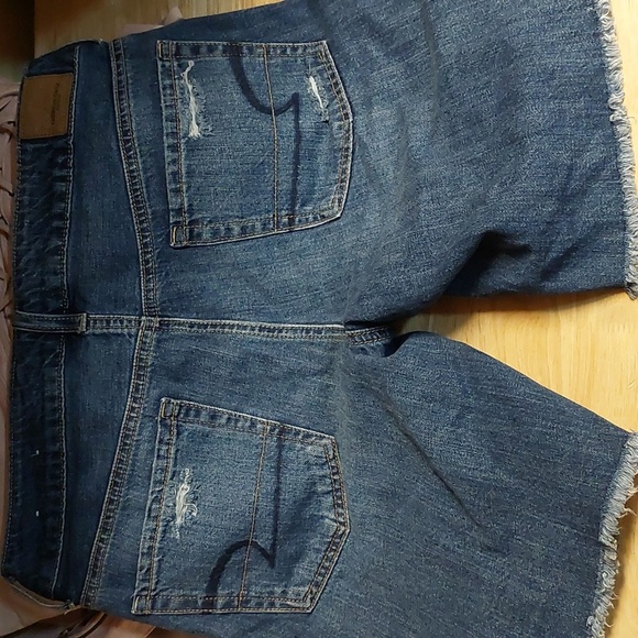 American Eagle Raw Distressed Hem Hi Rise Tom Girl Shorts Sz 6 Festival Summer - Picture 6 of 6